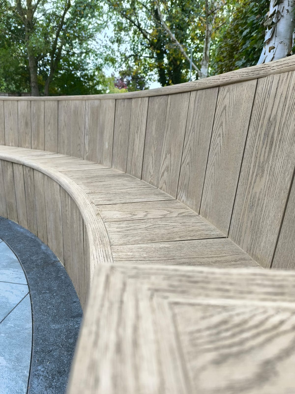 Green Room Gardens - curved composite decking with porcelain inlay detail